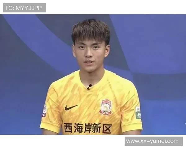 青岛西海岸球员杨希即将加盟上海海港引发关注与期待